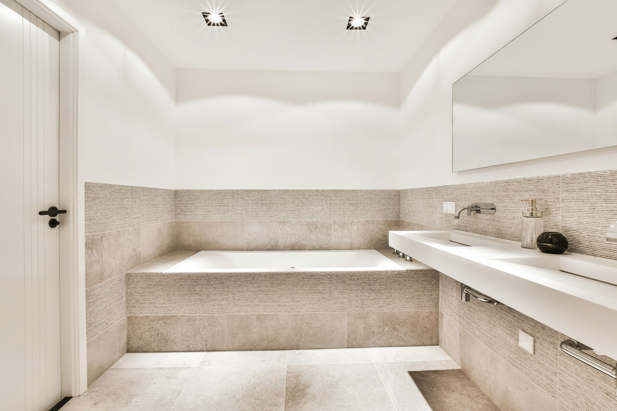 Bathroom with a bathtub